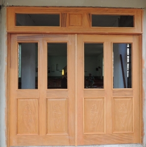 Porta entalhada